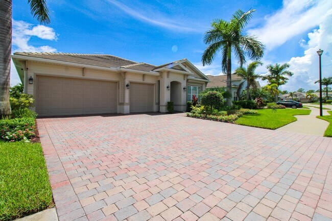 Foto del edificio - ***STUNNING-NAPLES RESERVE***POOL HOME***FULLY FURNISHED SEASONAL***3 BEDS /3 BATH***AMAZING AMEN...