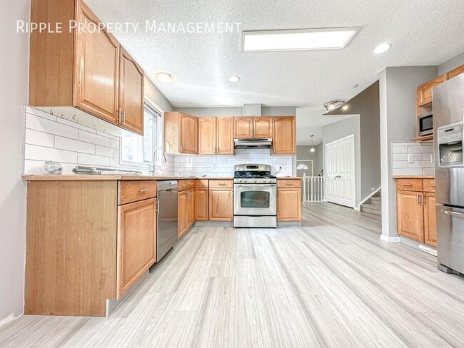 Building Photo - Modern 5 Beds, 3 Baths Single- Family | No...
