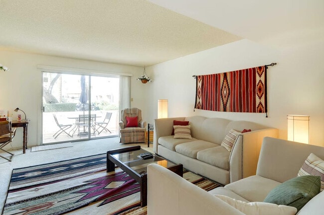 Building Photo - 445 S Desert Palm