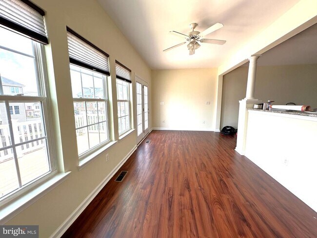 Building Photo - 25795 Clairmont Manor Square