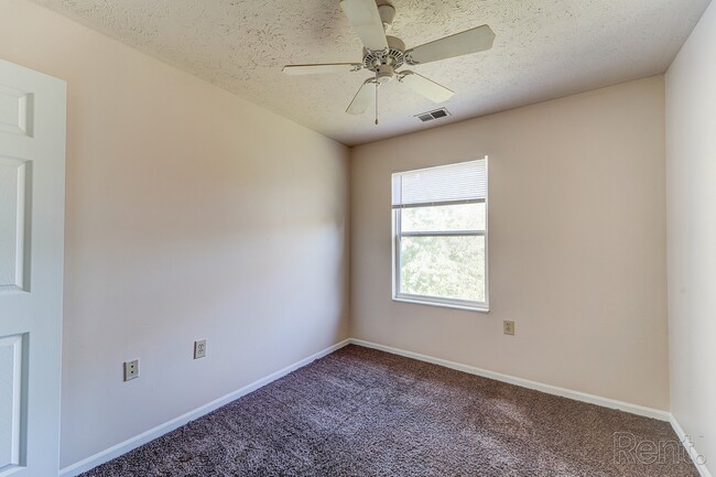 Foto del edificio - The Residences at Belleville Park