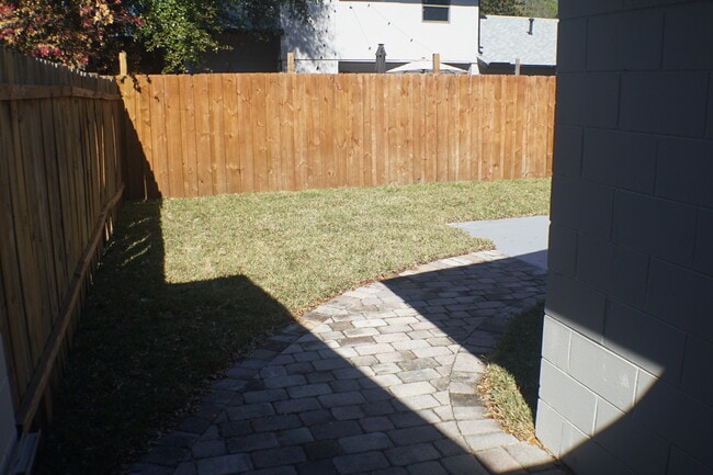 Building Photo - 6157 Sandcrest Cir