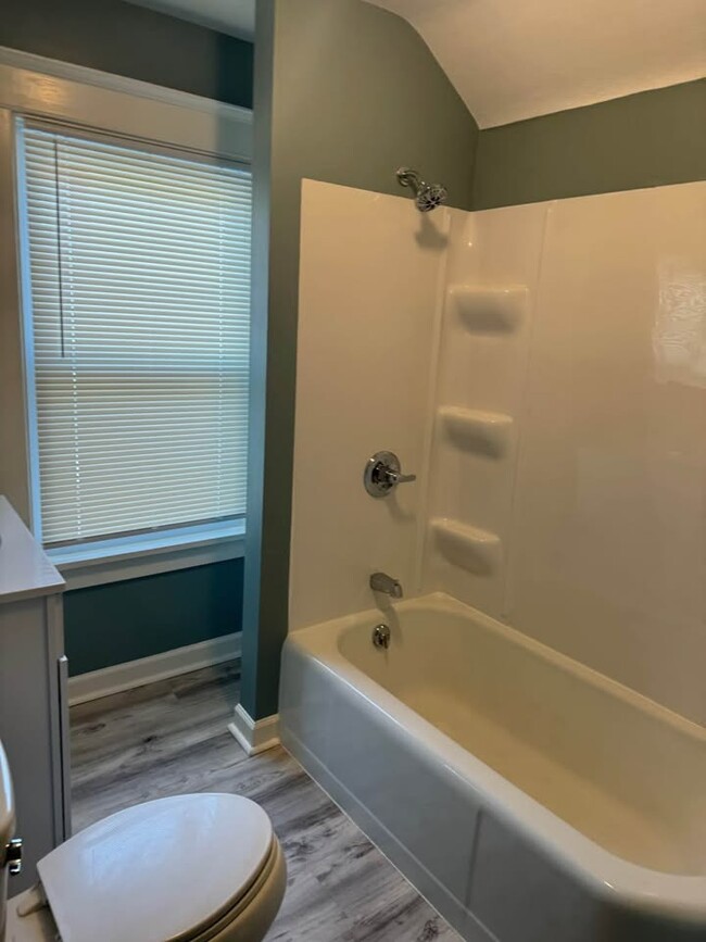 Building Photo - Charming 2-Bedroom Home with Modern Upgrad...