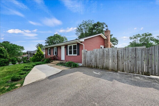Building Photo - CLOSE TO I-95 & QUANTICO!
