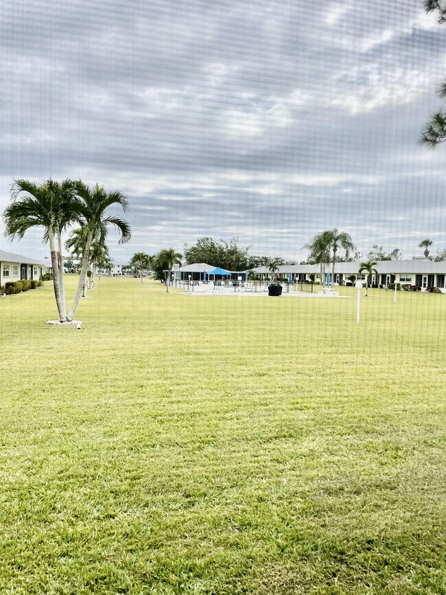 Foto del edificio - 6753a Lake McGregor Cir