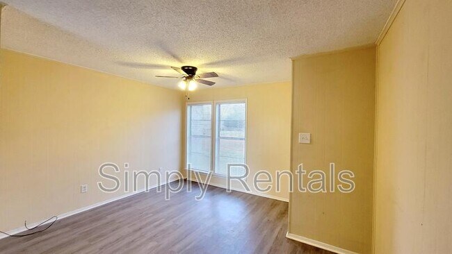 Foto del edificio - 400 Bill Bradford Rd