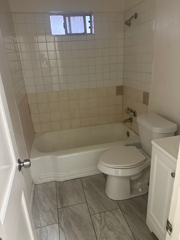 Building Photo - 1700 Pontiac Dr