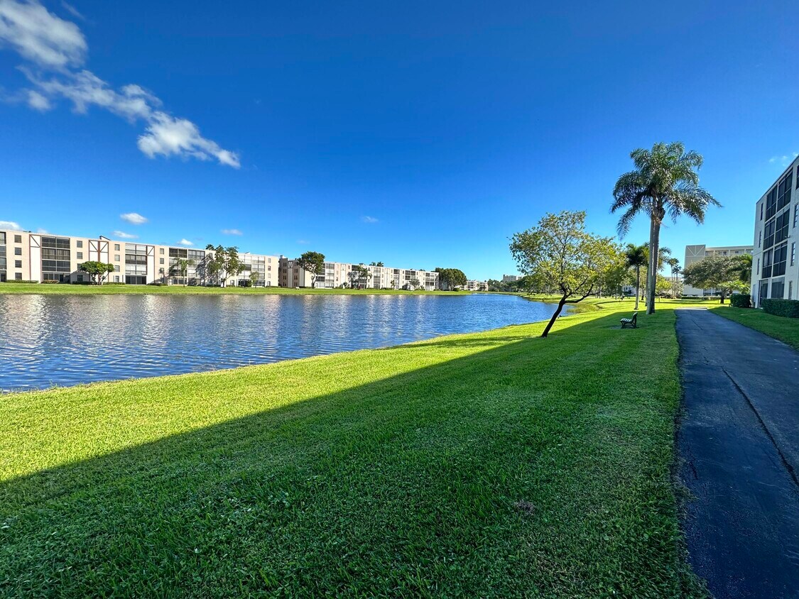 7300 Amberly Ln Unit 401, Delray Beach, FL 33446 Condo for Rent in