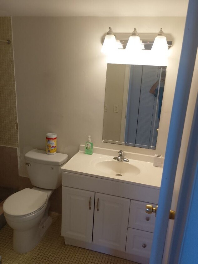 Foto del edificio - 605 Margate Ct