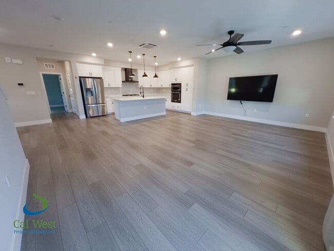 Building Photo - $4495 - Beautiful Corner Unit Townhome in ...