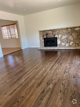 Building Photo - 908 W Loquat Ct