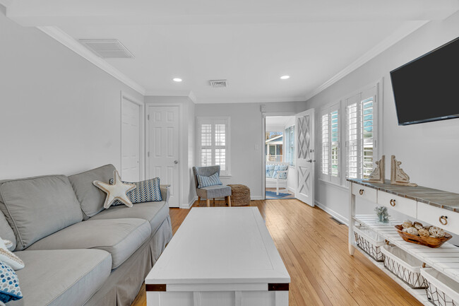 Building Photo - 629 Redmond Ave