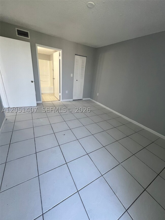 Foto del edificio - 7035 NW 186th St