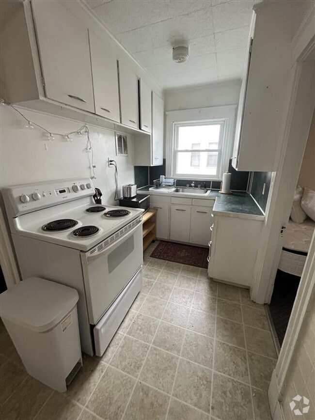 Building Photo - 200 Sabattus St