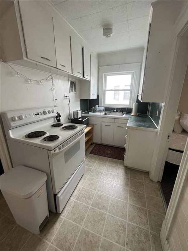 Primary Photo - 200 Sabattus St