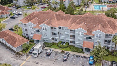 Building Photo - 18001 Richmond Pl Dr