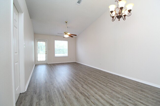 Foto del edificio - 2BR/2BA End Unit in West Pensacola – Pet F...