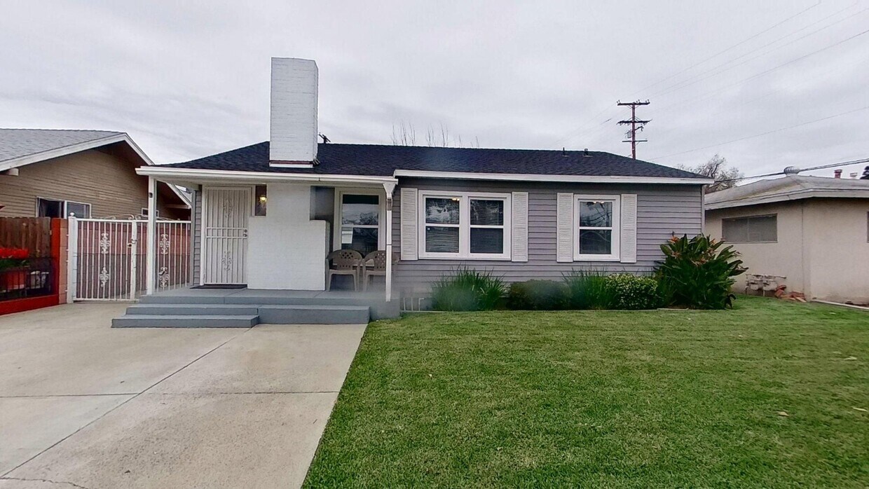 Foto principal - Charming 3 Bed 1 Bath House in Santa Ana!