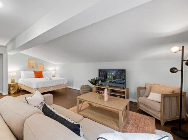 Building Photo - 835 Dayton St