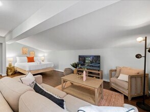 Building Photo - 835 Dayton St