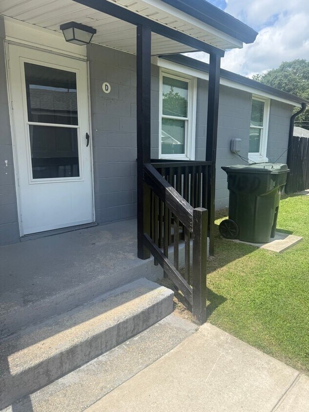 Foto principal - 713 Black Creek Rd SE