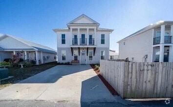 Building Photo - 407 Raven Ln