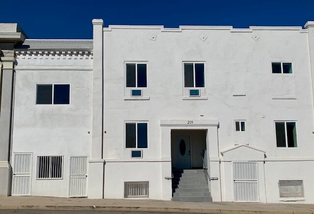 Building Photo - 209 4th St