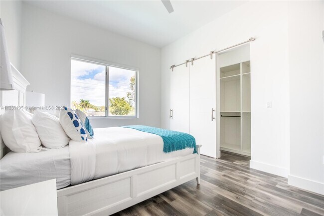 Foto del edificio - 3461 SW 25th St