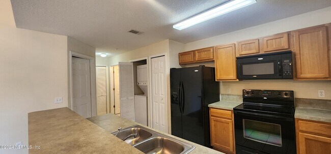 Foto del edificio - 3670 Kirkpatrick Cir