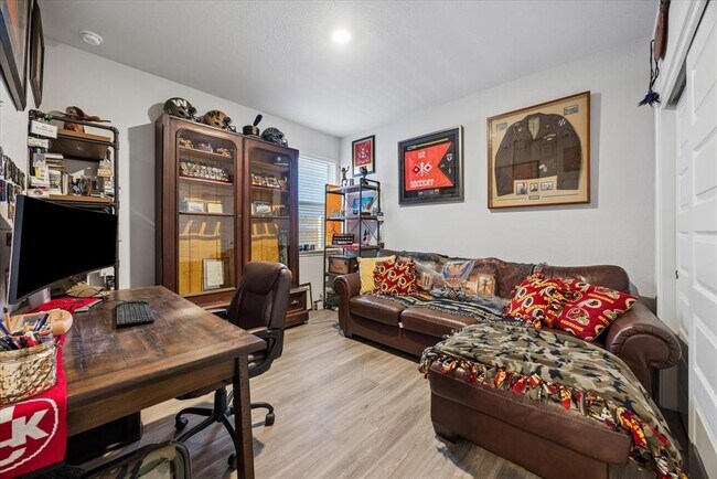 Foto del edificio - 8300 Augeron Dr