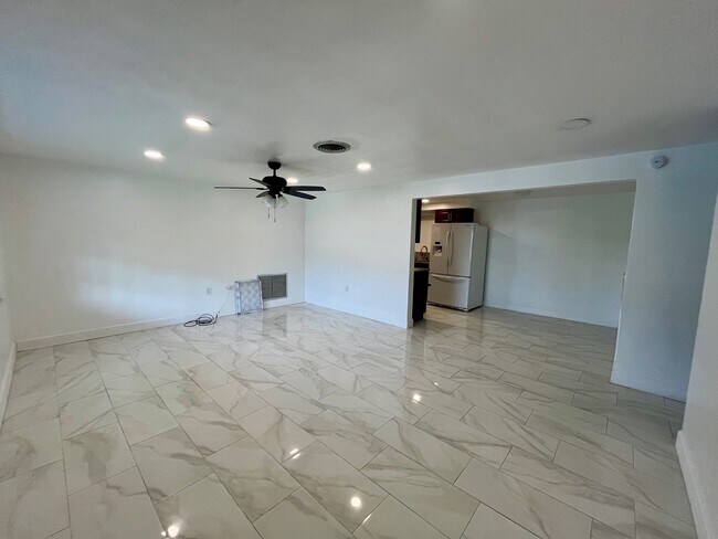 Building Photo - 5121 Dove Dr