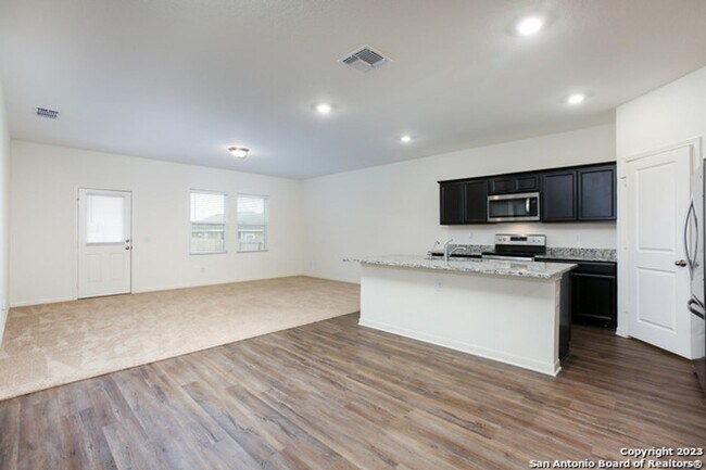 Foto del edificio - Modern Move-In Ready Home Near Lackland AFB | Pool, Park & Prime Location!