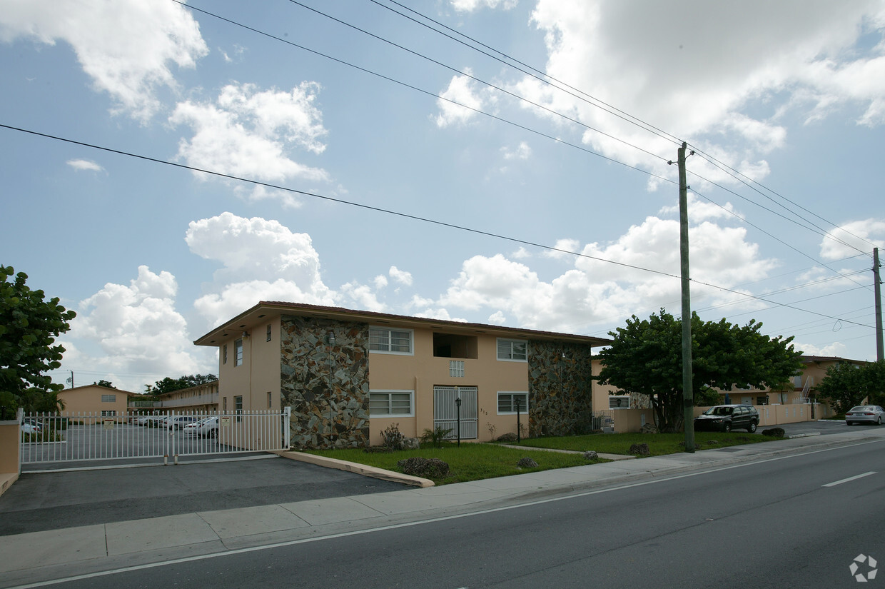 Building Photo - Red Road Manor Apts