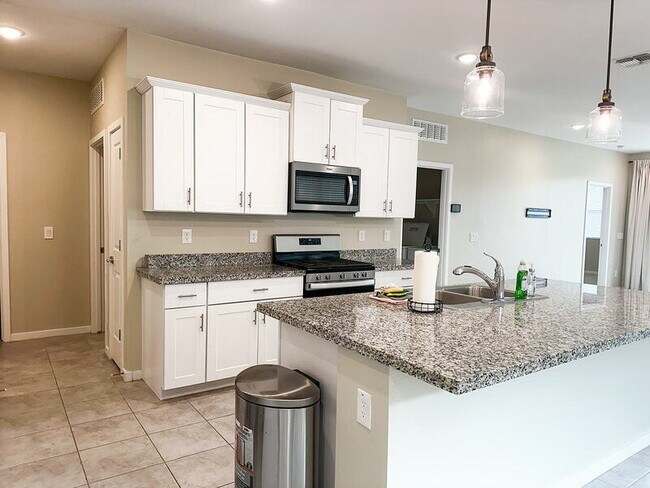 Foto del edificio - 40523 W Shaver Dr