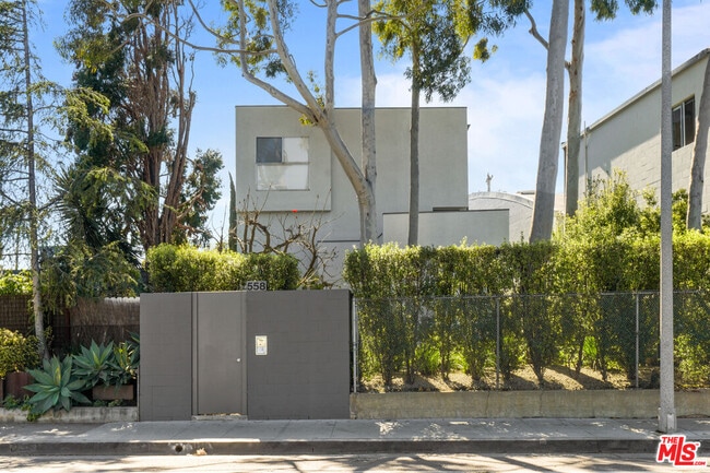Building Photo - 558 Rose Ave