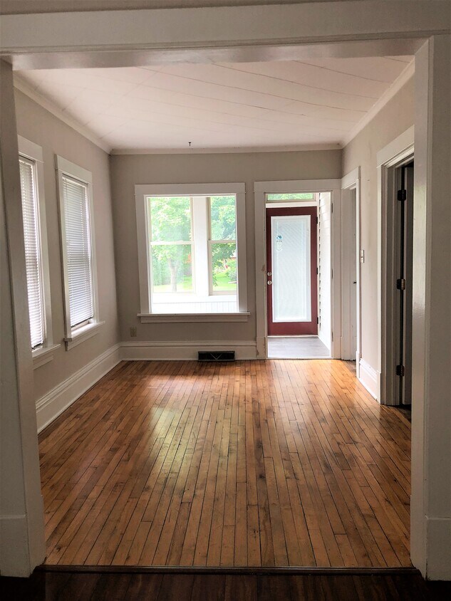 916 5th St, Hudson, WI 54016 House Rental in Hudson, WI