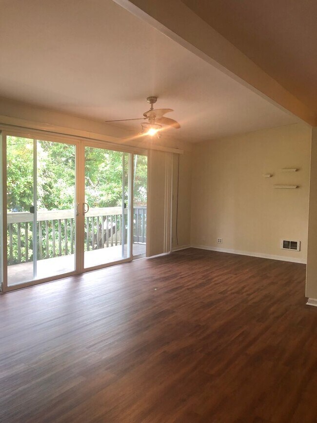 Foto del edificio - Tillicum 306