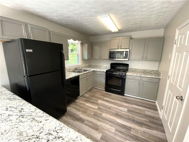 Foto del edificio - 109 Indian Trail Dr
