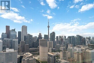 Building Photo - 386 Yonge St