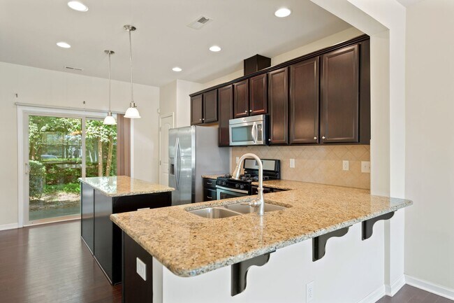 Foto del edificio - Beautiful 2 Bedroom/ 2.5 bath in Thompson ...