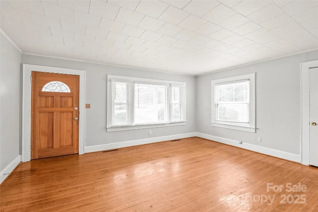 Building Photo - 2722 Eastway Dr