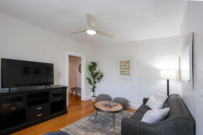 Foto del edificio - 370 Chestnut Hill Ave