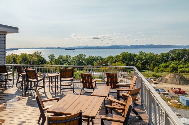 Building Photo - Sunset House