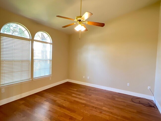 Foto del edificio - MOVE IN SPECIAL- 1/2 OFF FIRST MONTH'S REN...