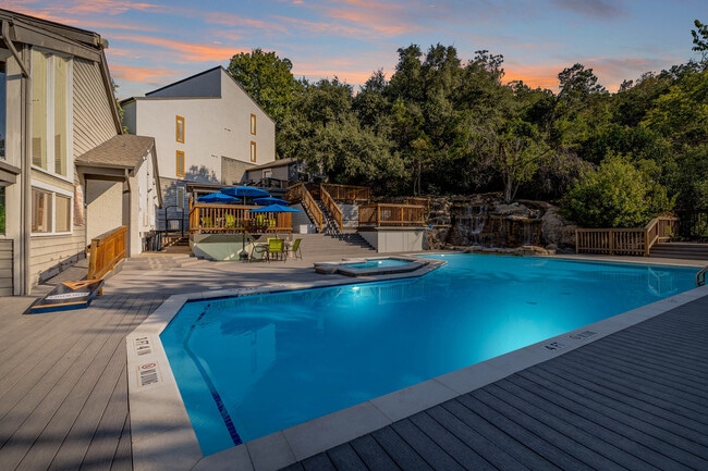 Building Photo - Capital Hills