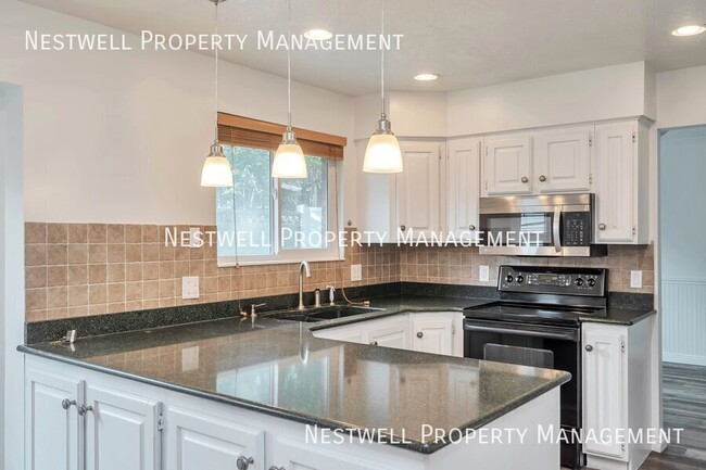 Building Photo - 5543 S White Springs Dr