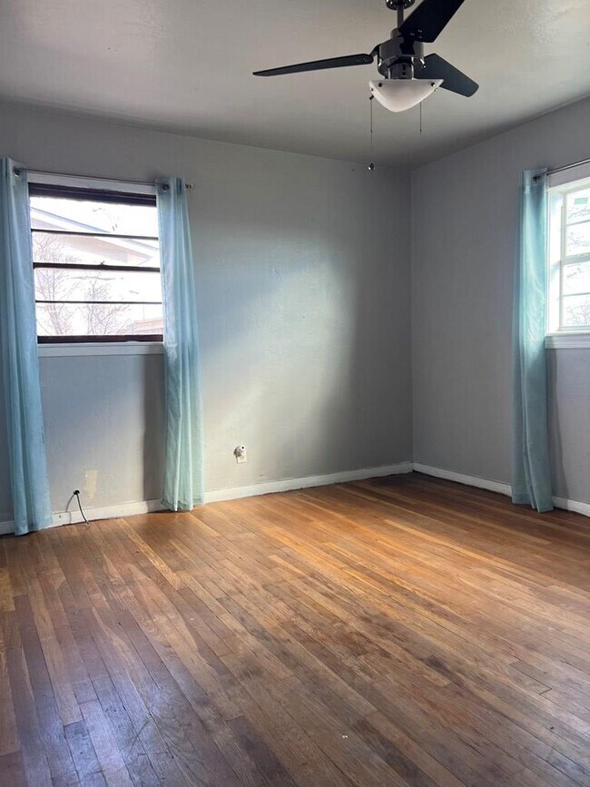 Foto del edificio - 1110 E 42nd St