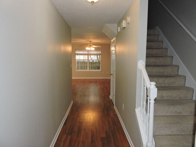 Foto del edificio - 132 Swaying Pine Ct