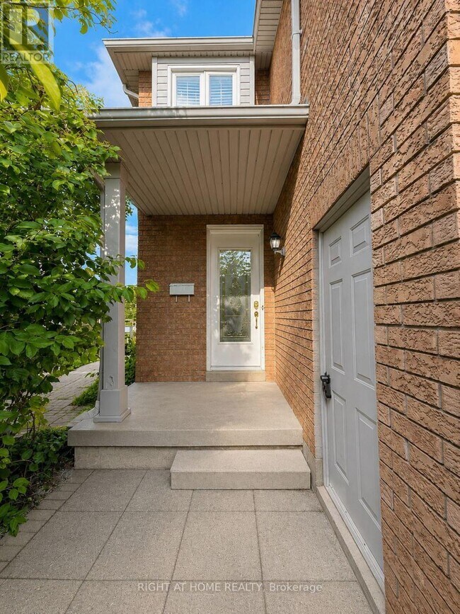 Photo du bâtiment - 746 Walpole Crescent