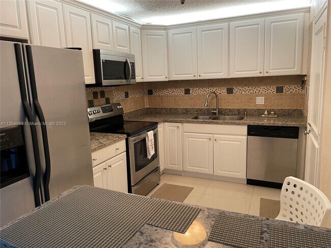 Building Photo - 111 Golden Isles Dr